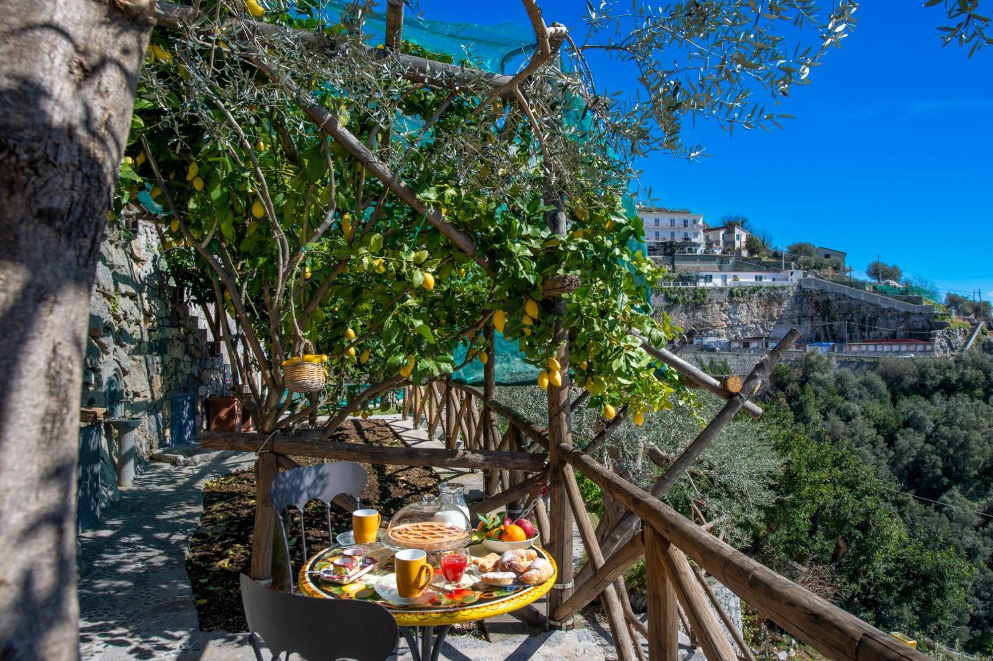 Le Contrade By Sosore Holiday Homes -Amalfi Coast Furore Bagian luar foto