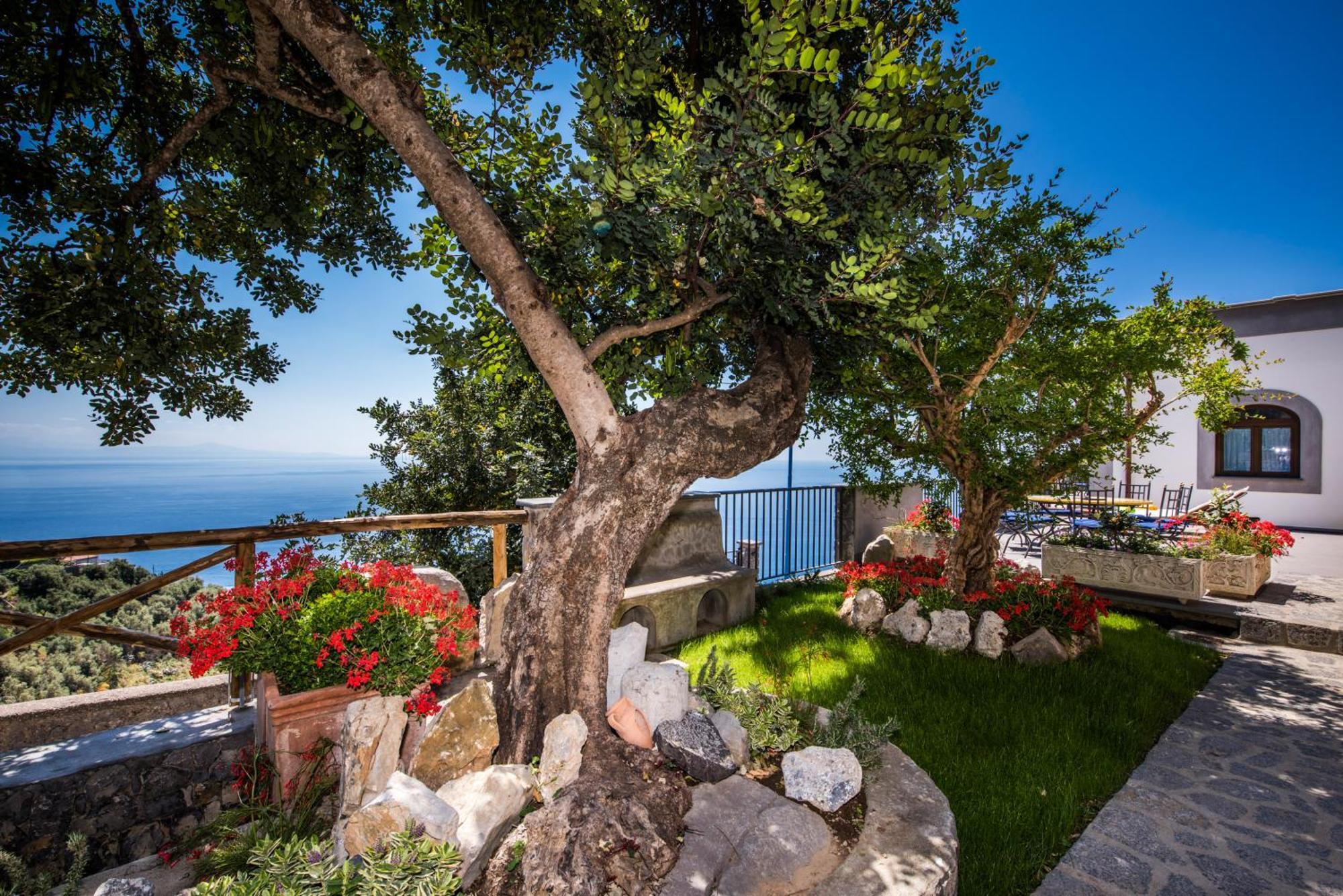 Le Contrade By Sosore Holiday Homes -Amalfi Coast Furore Bagian luar foto